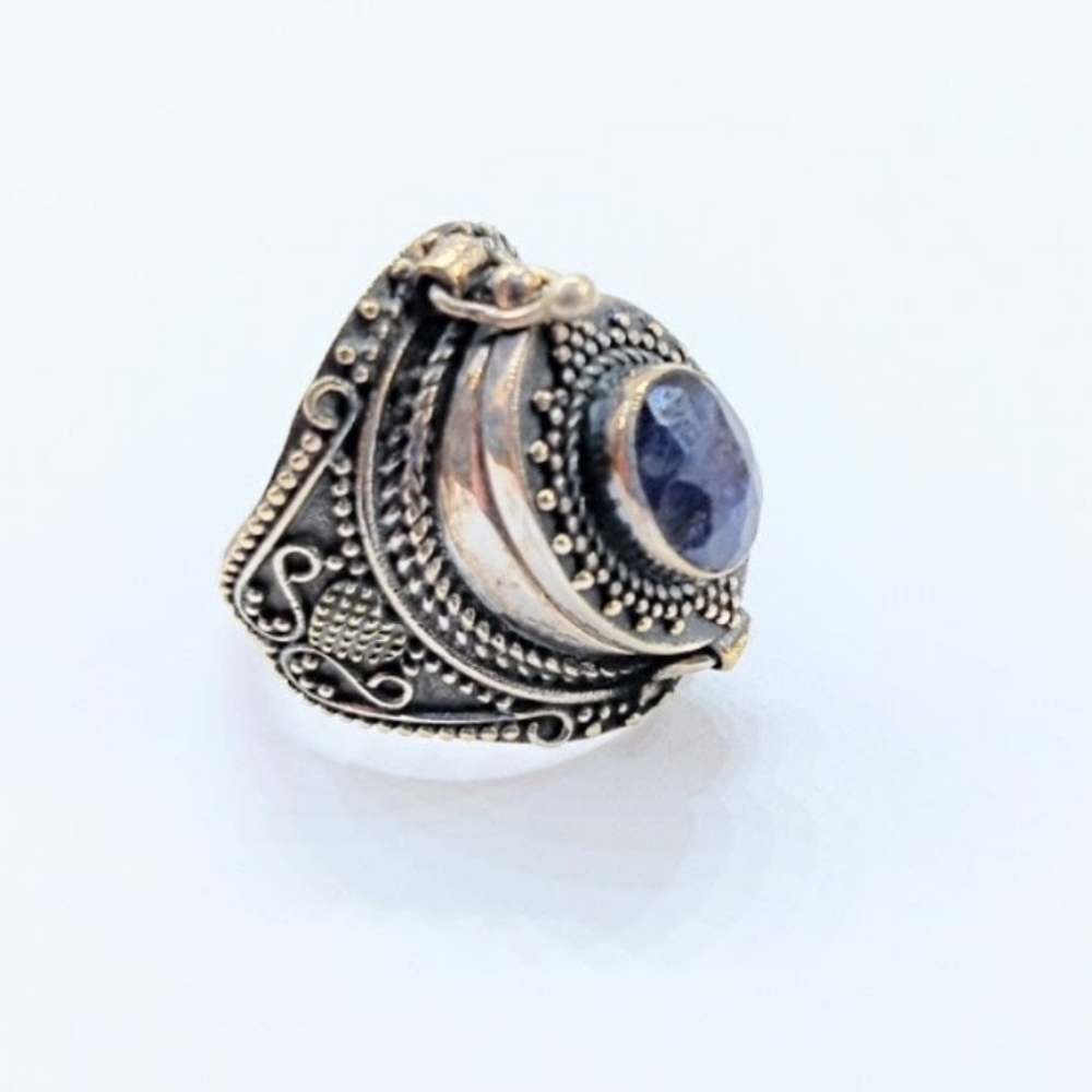 Vintage 800 Silver Genuine Sapphire Women's Poison Ring